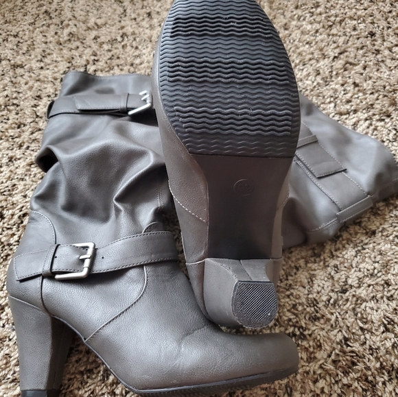 Open to offer!! Boots - Picture 3 of 8